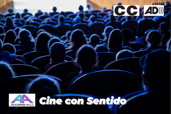 Audiencia sentada en una sala de cine. En la parte superior derecha, los símbolos CC y AD. En la parte inferior izquierda, el logotipo de Access4All y la frase Cine con Sentido.